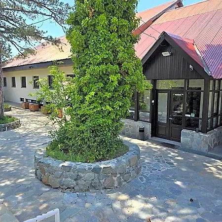 Jubilee Troodos 酒店 2*